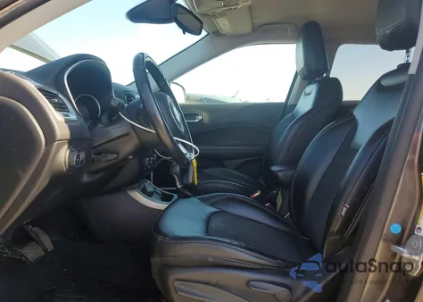 2017 Jeep Compass Latitude z USA, uszkodzony, nr VIN 3C4NJDBB7HT618780